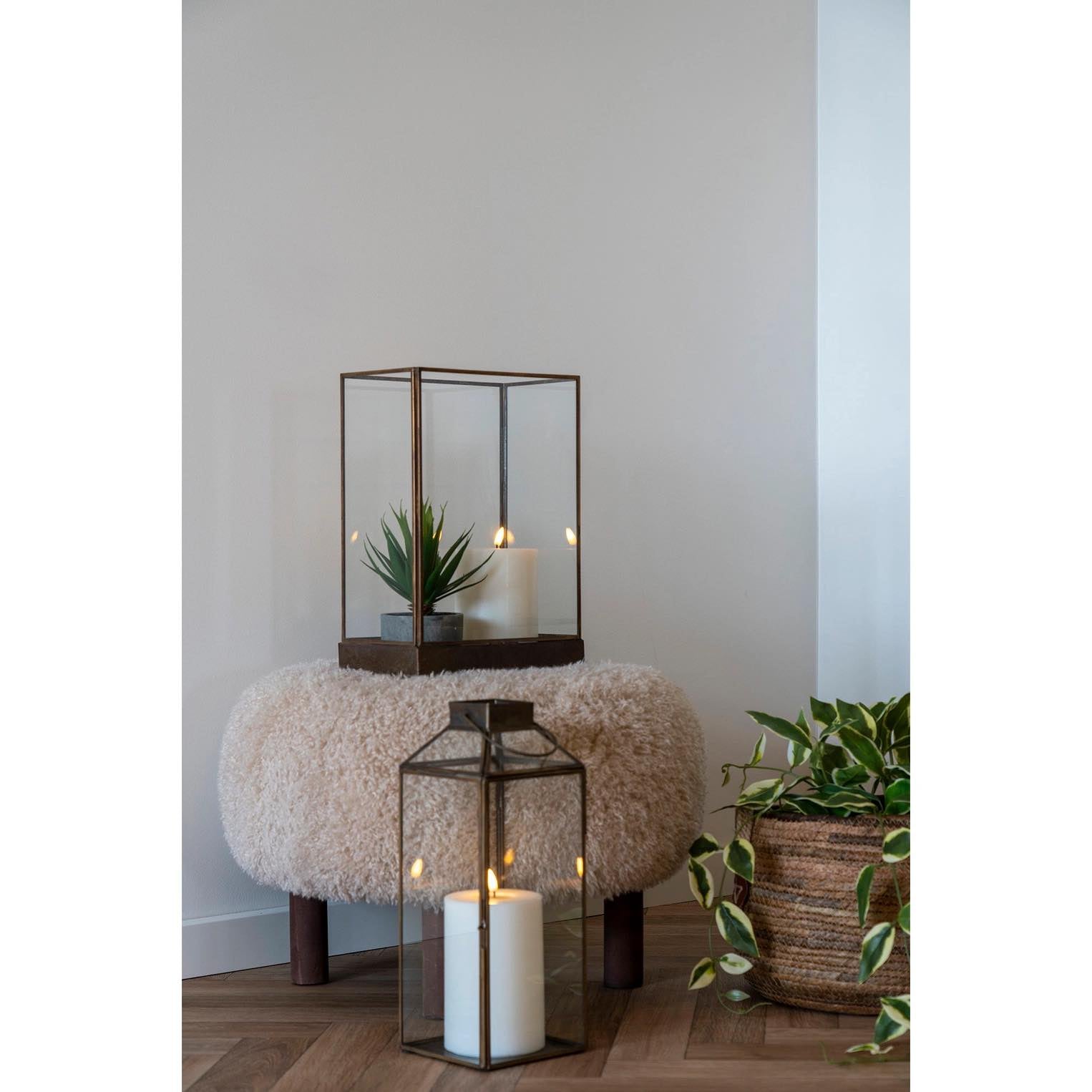 Inverness sittpuff i ljusbrun färg, rund Ø50x33 cm.
