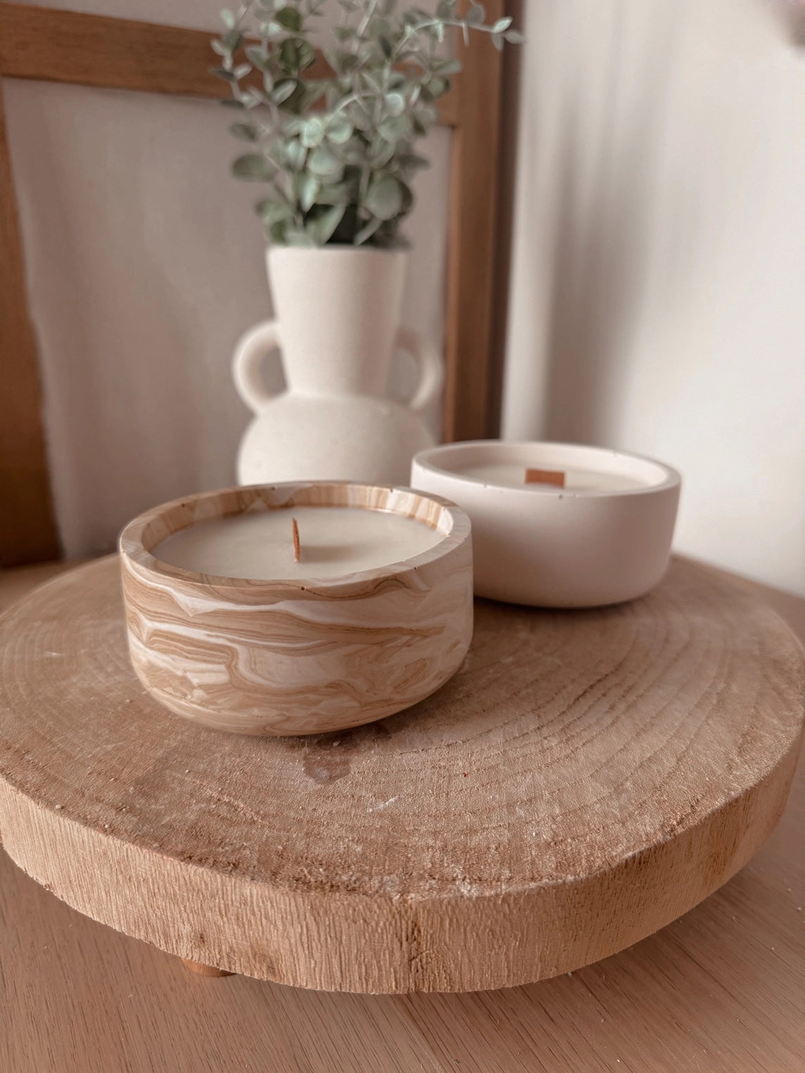 Rund Jesmonite-ljus, handgjord marmorerad krämfärgad behållare med Vaniljdoft