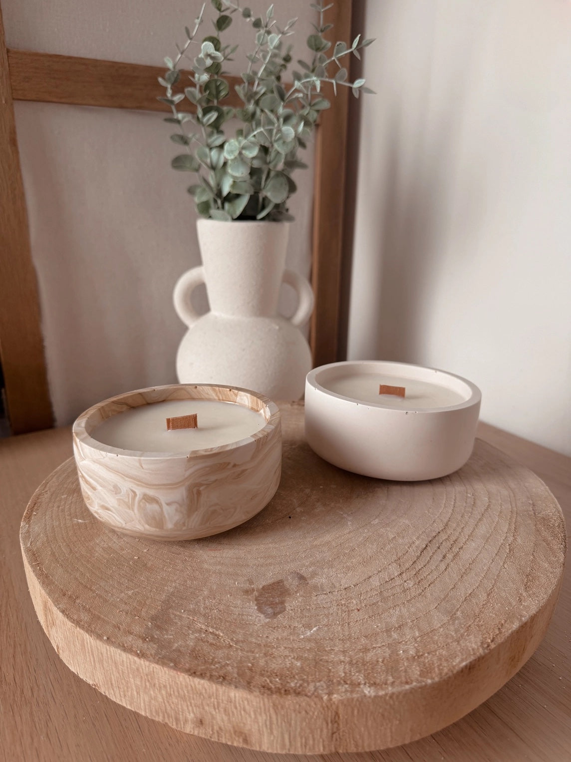 Rund Jesmonite-ljus, handgjord vit behållare med Vaniljdoft