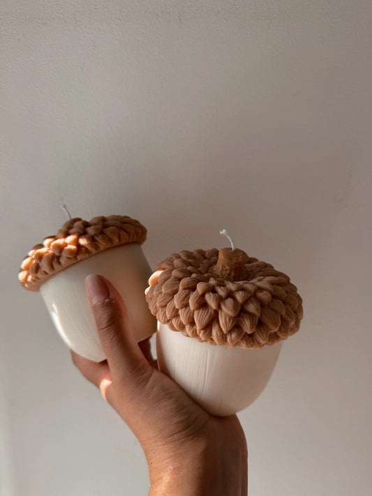 Noël Valnöt handgjort rapsvaxljus med bomullsveke och doft av julkryddor