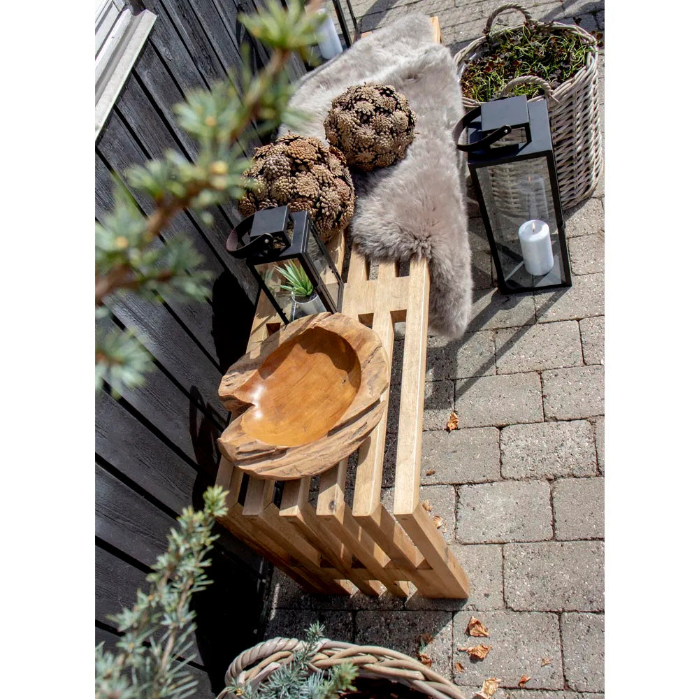 Ovanifrån vy av teakskål med naturlig finish