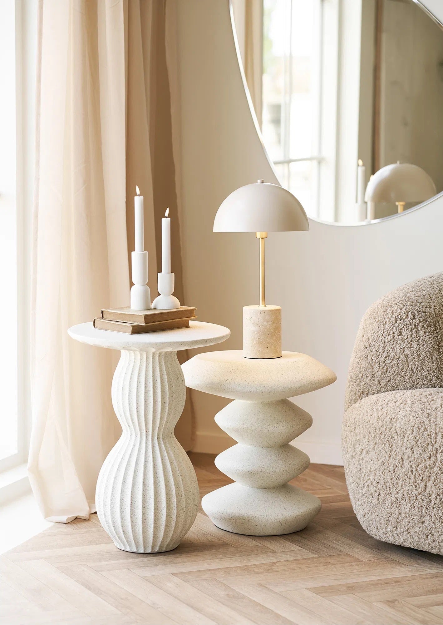 Sheffield bordslampa i marmor med mässing i inredd miljö