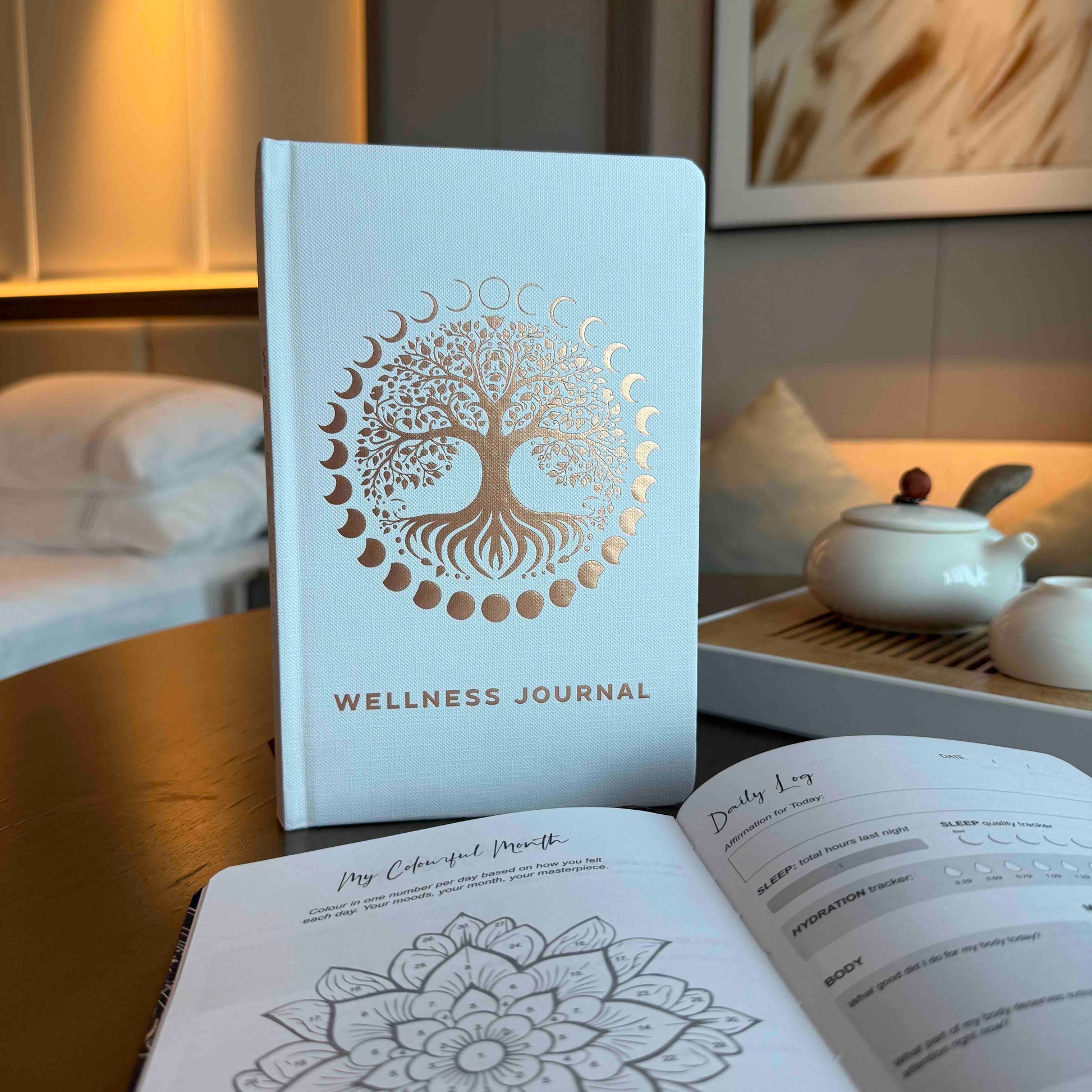 White Wellness Journal med 120 sidor och roséguld Tree of Life-design.